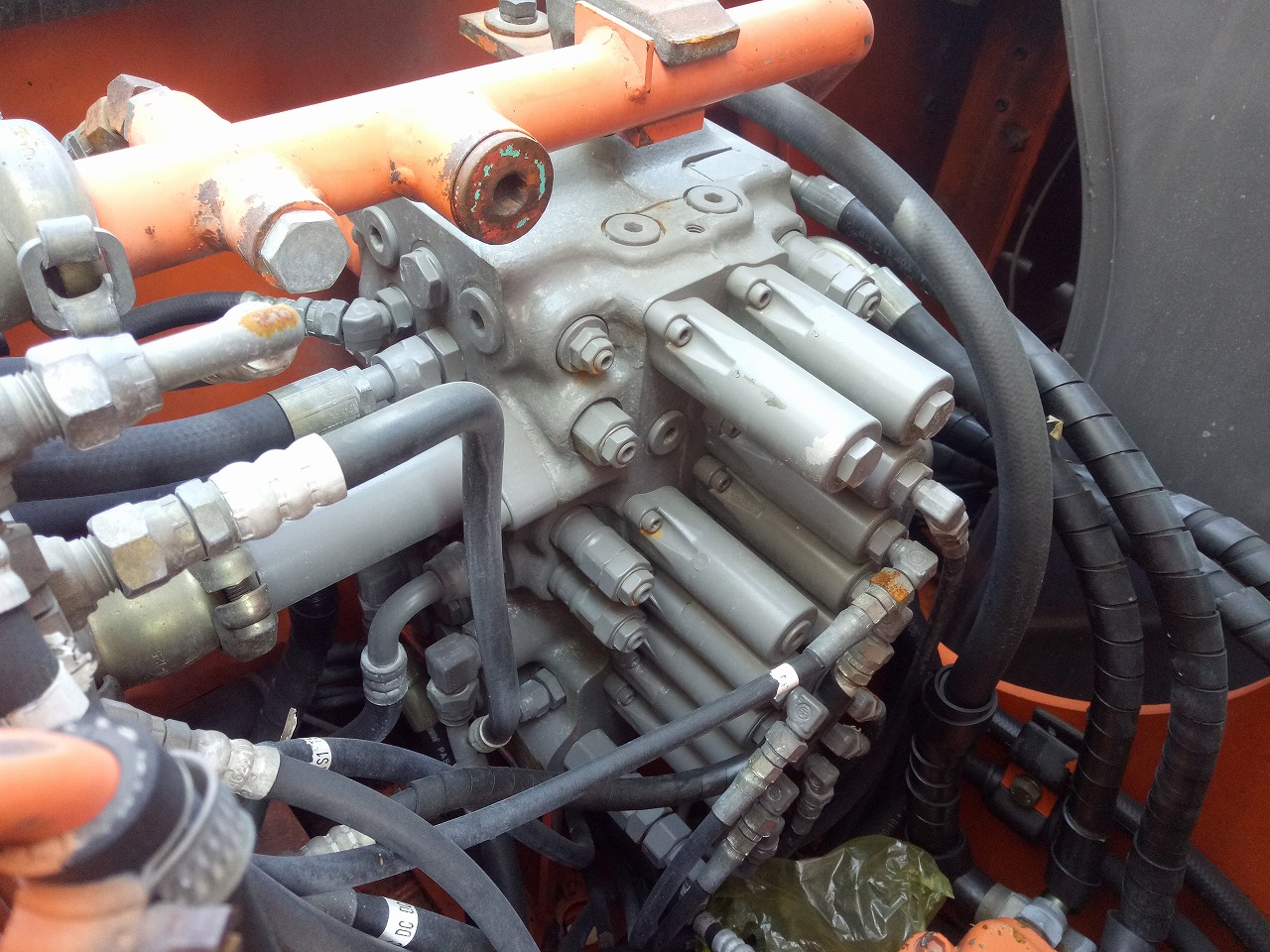 二手日立670挖掘机价格及图片,新款二手日立纯进口挖掘机200型