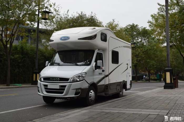 大通b型国产房车最新款,上汽大通maxusv80长轴中顶房车