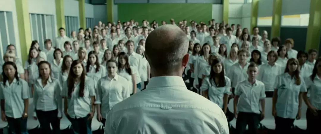 43名男生约2位女同学,骗她们喝“饮料”,之后的事情让人齿寒