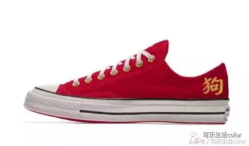 用上呢个狗狗肉球腮红刷，祝你狗年大吉吧！