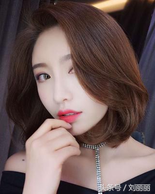 适合大脸盘女生的短发型图片,适合大脸的盘头发型女最新