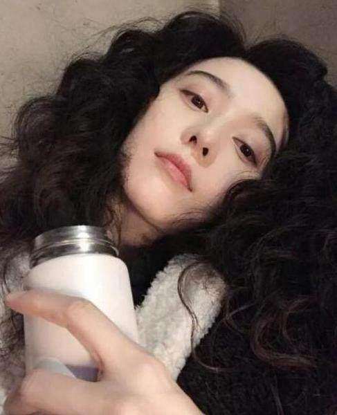 杨幂发际线被热评,杨幂发际线被质疑