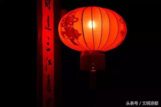 一夜连双岁五更分二年的唯美句子,一夜连双岁五更分二年出自哪首诗