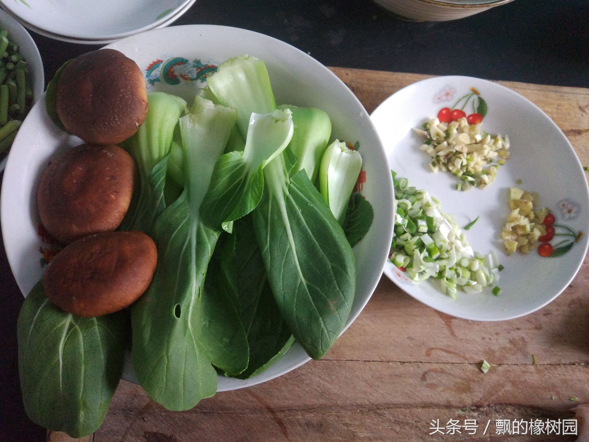 香菇扒油菜正宗做法,第一美食香菇扒油菜