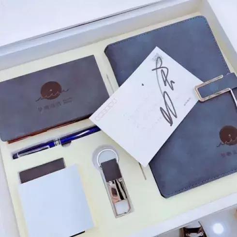 明星送媒体礼物,明星新年礼物送什么