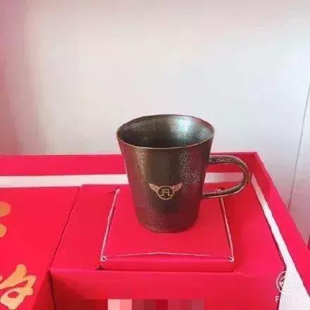 明星送媒体礼物,明星新年礼物送什么