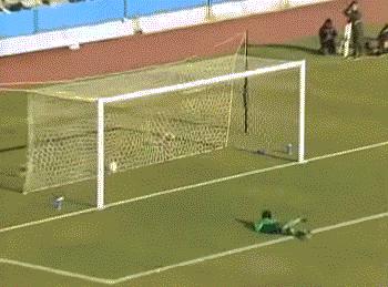 18岁亚冠首秀1传1射斩落上海申花，他另一身份是日本高中射手王