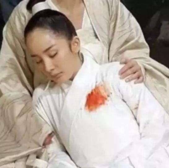 杨幂发际线被热评,杨幂发际线被质疑