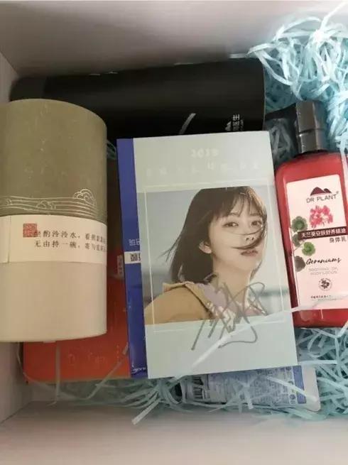 明星送媒体礼物,明星新年礼物送什么