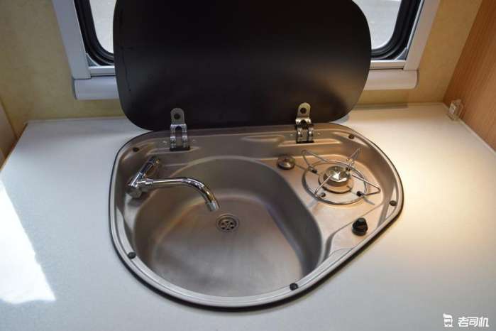 大通b型国产房车最新款,上汽大通maxusv80长轴中顶房车