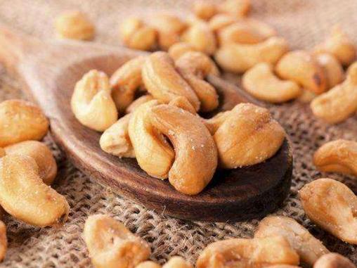 坚果每天吃一种还是混着吃,一口能吃到6种坚果的营养