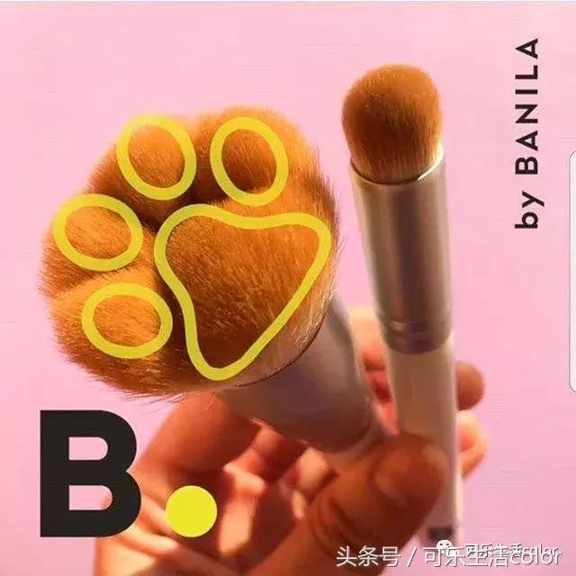 用上呢个狗狗肉球腮红刷，祝你狗年大吉吧！