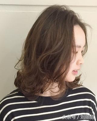 适合大脸盘女生的短发型图片,适合大脸的盘头发型女最新