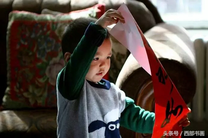 春节贴春联怎么分上下联贴法,贴春联有几种方法区分上下联