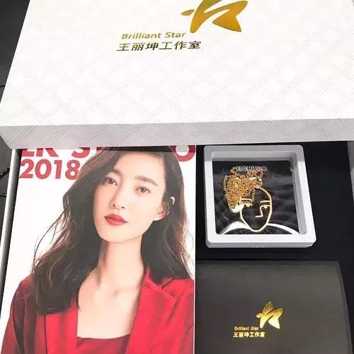 明星送媒体礼物,明星新年礼物送什么