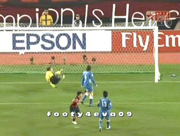 18岁亚冠首秀1传1射斩落上海申花，他另一身份是日本高中射手王