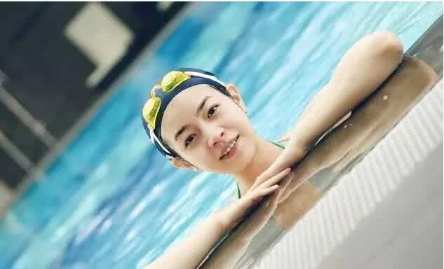 米兰达可儿挺孕肚逛街,米兰达可儿挺着孕肚