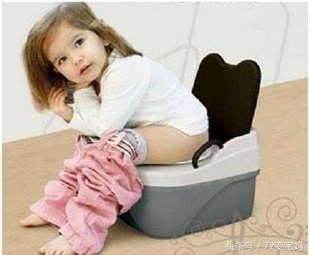 女宝宝的屁屁为什么总有一股尿骚味?宝妈说,这养女孩要精细些!
