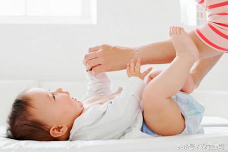女宝宝的屁屁为什么总有一股尿骚味?宝妈说,这养女孩要精细些!