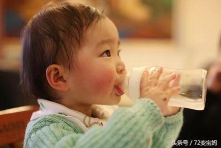 女宝宝的屁屁为什么总有一股尿骚味?宝妈说,这养女孩要精细些!