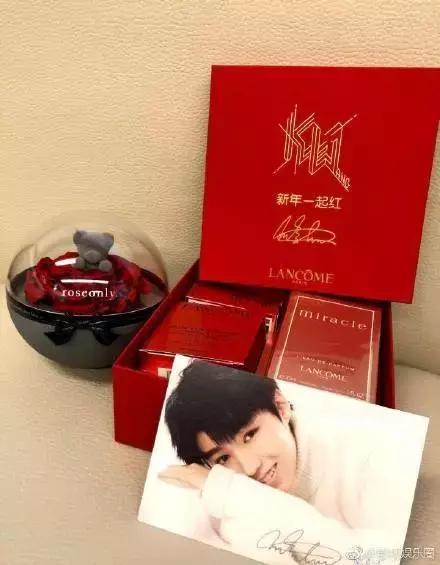 明星送媒体礼物,明星新年礼物送什么