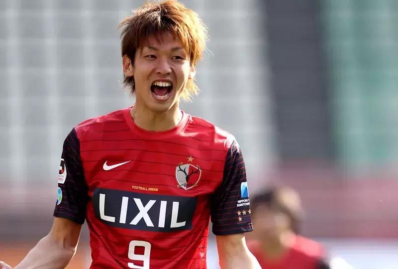 18岁亚冠首秀1传1射斩落上海申花，他另一身份是日本高中射手王