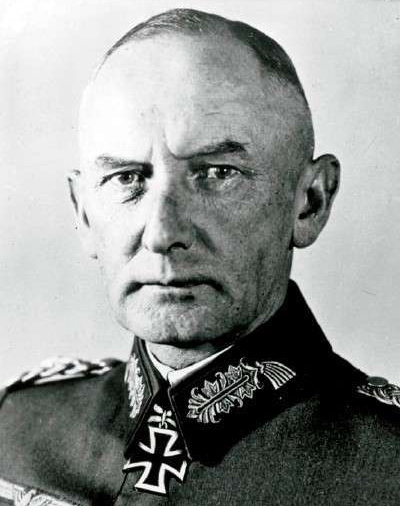 最具正义感的德军元帅,数次密谋刺杀希特勒,失败后被判绞刑