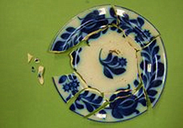 打碎碗碟犯除夕忌讳该如何化解？春节最*禁大**忌为什么是踩年夜饭？