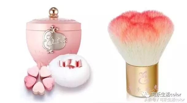 用上呢个狗狗肉球腮红刷，祝你狗年大吉吧！