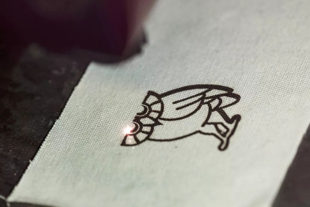 美国莱斯大学科学家在吐司面包上制备出石墨烯!