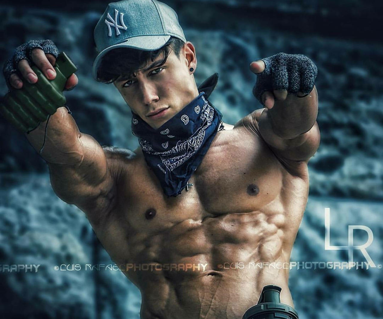 哑铃训练动作大全练全身初学者,哑铃练全身新手哑铃训练计划