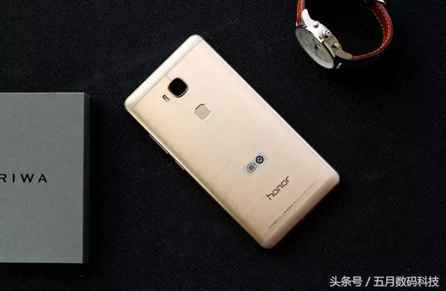 华为历代手机荣耀系列,华为手机荣耀系列最早的