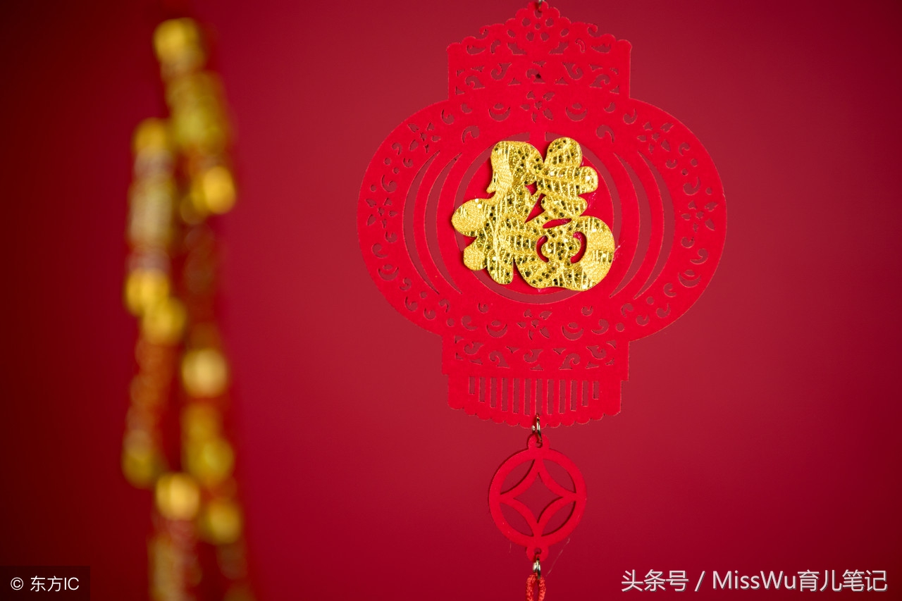 和孩子一起看春晚的感受,你家小孩看电视吗