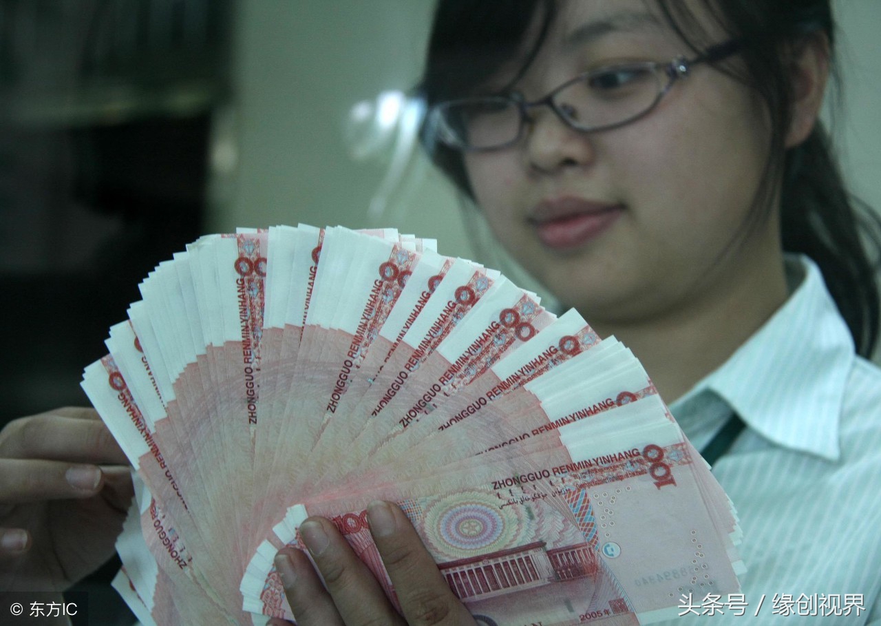 一万块钱存余额宝一年能拿多少钱,十万块钱存余额宝一年能有多少钱