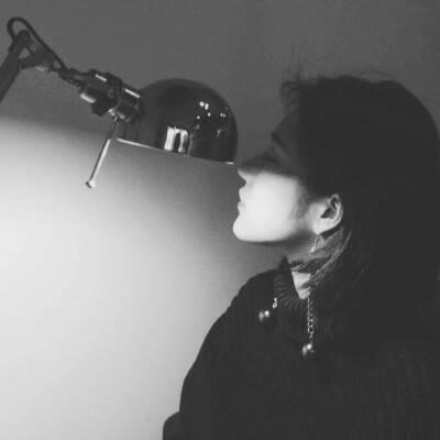 榛戠櫧棰撳簾澶村儚,棰撳簾鐨勫ご鍍忓コ