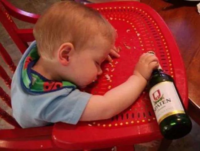 过年聚会千万别对孩子做这5件事,春节小聚喝酒的危害