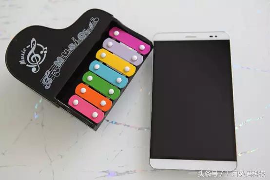 华为历代手机荣耀系列,华为手机荣耀系列最早的