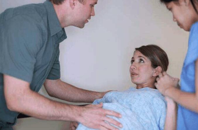 顺产第二天怎么躺着姿势正确呢,顺产后哪种睡觉姿势对恢复好