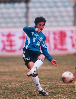 在中国如何建立一支职业足球队,给你一亿资金打造一支球队