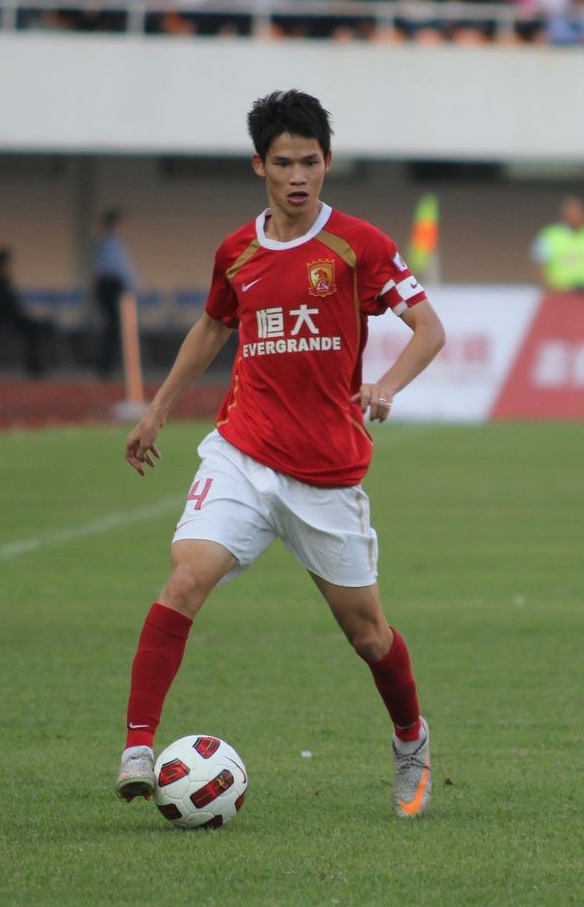 在中国如何建立一支职业足球队,给你一亿资金打造一支球队