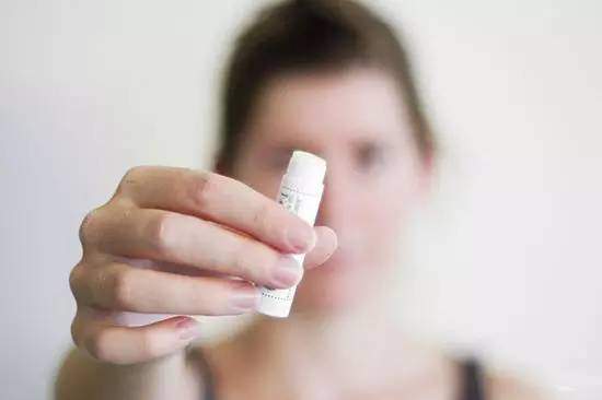 不要的唇膏千万别扔,没用完的唇膏千万别丢