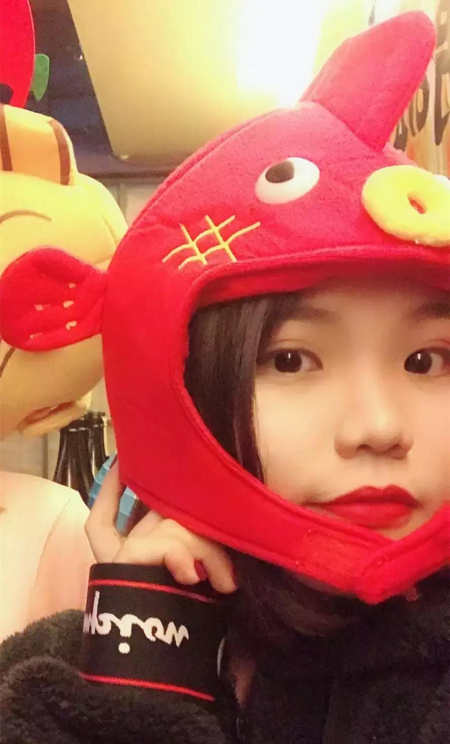 今日为大家曝光这群一年365天天天盆友圈发美食的“小婊砸”们