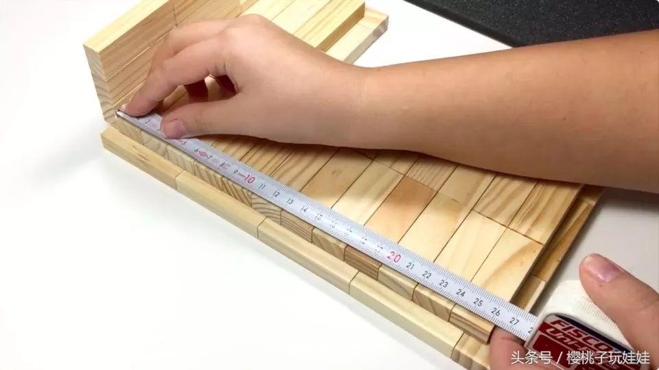 用鞋盒给芭比娃娃做一个简单的床,给芭比娃娃做超大自制床