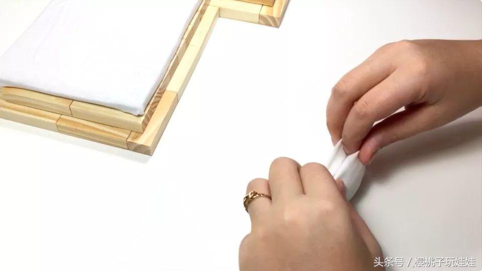 用鞋盒给芭比娃娃做一个简单的床,给芭比娃娃做超大自制床