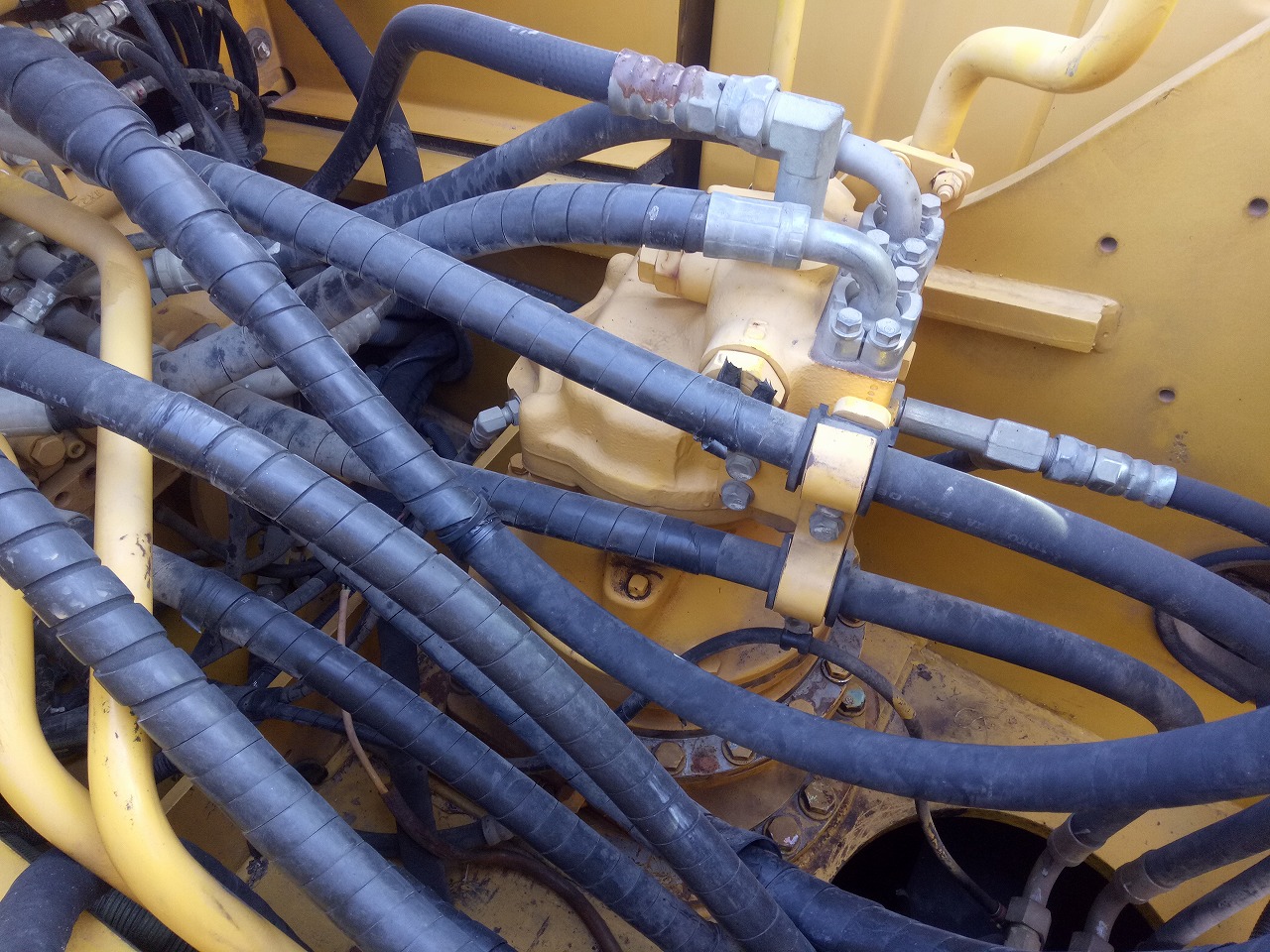 二手20万左右的小松210挖掘机,小松pc210-8和pc200-8区别