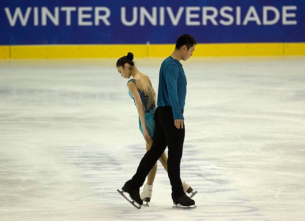 为什么花滑冠军就要散头发,往届花滑冠军