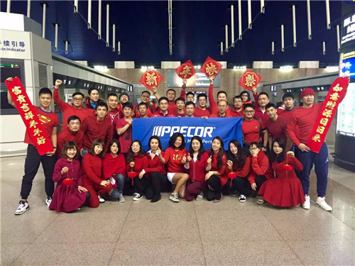 这个女人的微笑真的太迷人啦