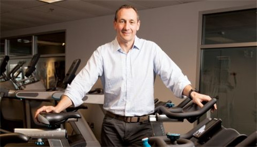 这个女人的微笑真的太迷人啦