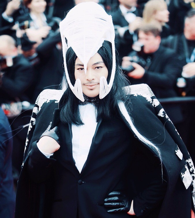 戛纳红毯|照这个趋势，村口剃头王大爷都可以出征戛纳了！