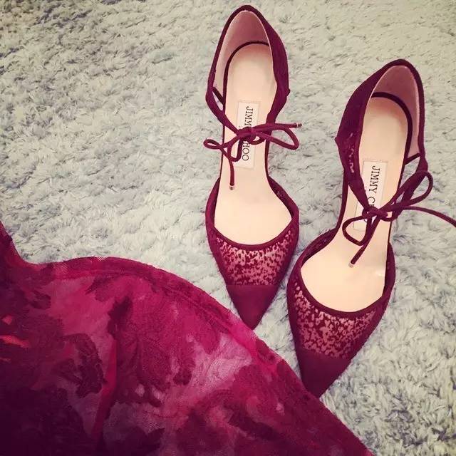 今年夏天流行的绑带鞋,今年流行绑带鞋